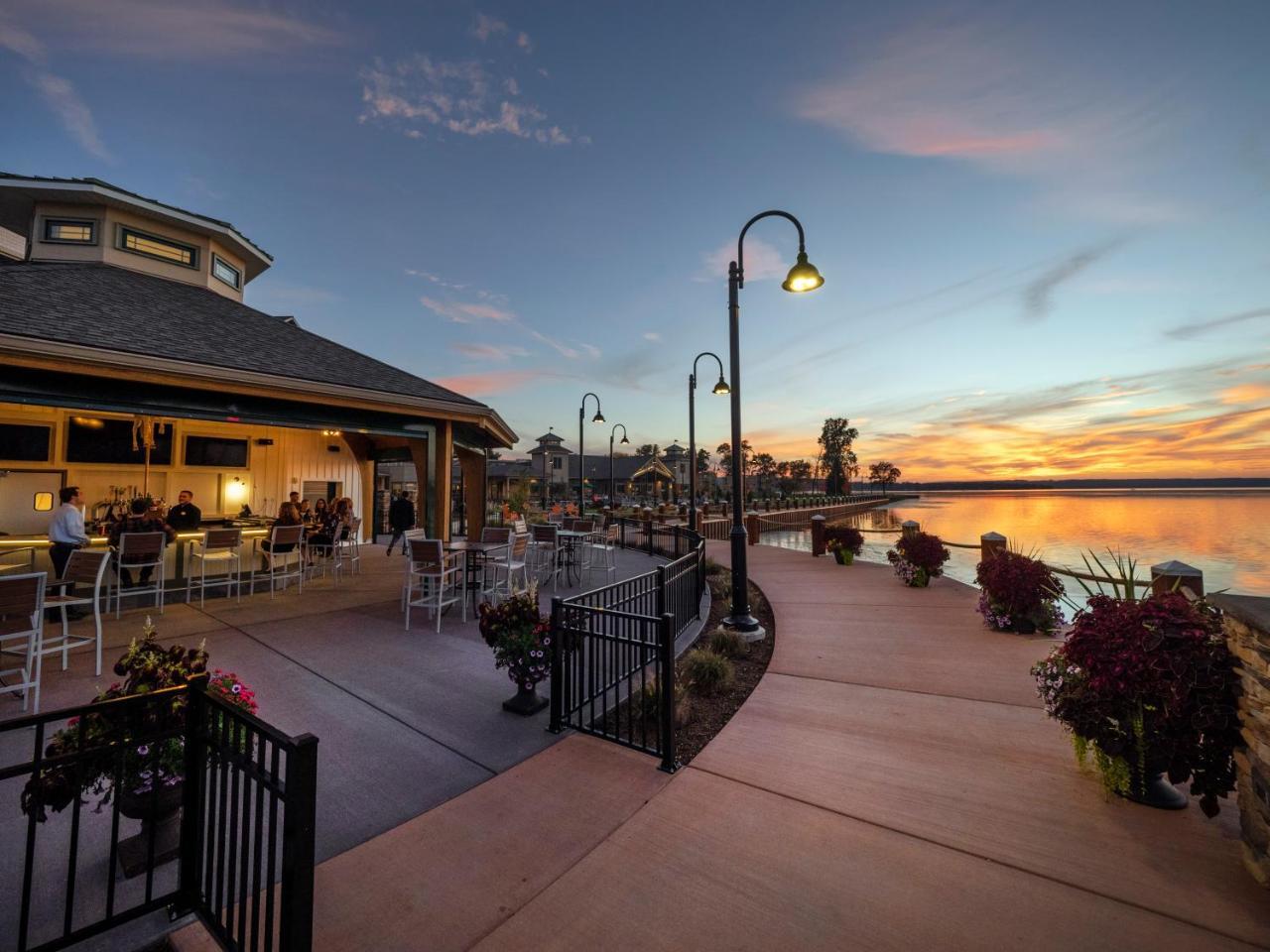 Chautauqua Harbor Hotel - Jamestown Celoron Eksteriør billede